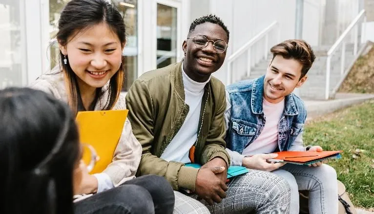 Pour la première fois de son histoire, Canada accueille 900 000 étudiants étrangers