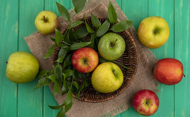 The Benefits of Eating Apples: 7 Compelling Reasons